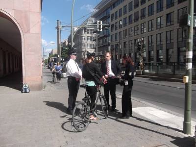 Radfahrer auf dem Brgersteig - Spallek mit dem Ordnungsamt auf Streife
