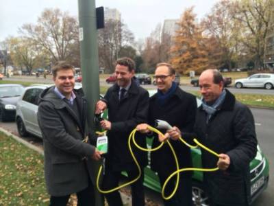 Einweihung der E-Mobil Ladepunkte der Firma Ubitricity (\