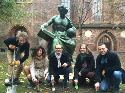 Blumenpflanzung im Nikolai-Viertel